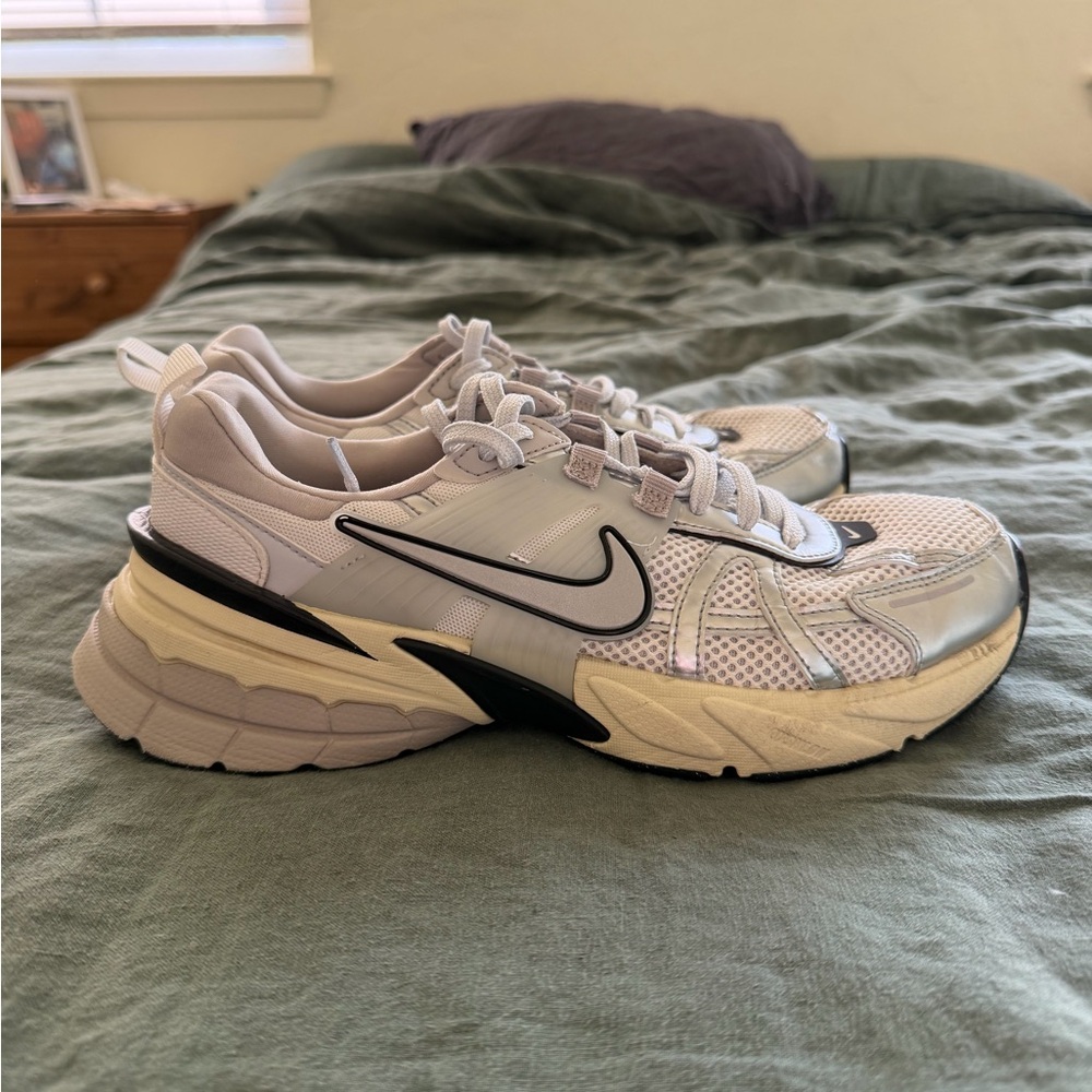 Nike V2K Runtekk Summit white/ metallic silver